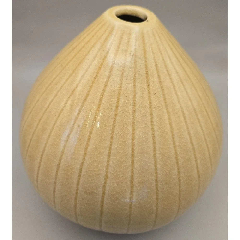 Tan Onion Bud Vase Vietnames 1950's Similar To Edward Bockman‎ Designs. (#22)